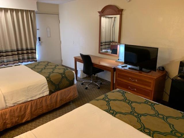 Days Inn By Wyndham Asheville West Candler Dış mekan fotoğraf