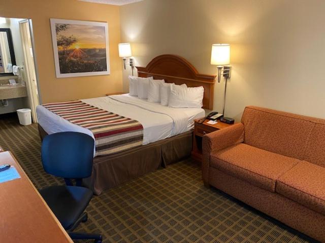 Days Inn By Wyndham Asheville West Candler Dış mekan fotoğraf
