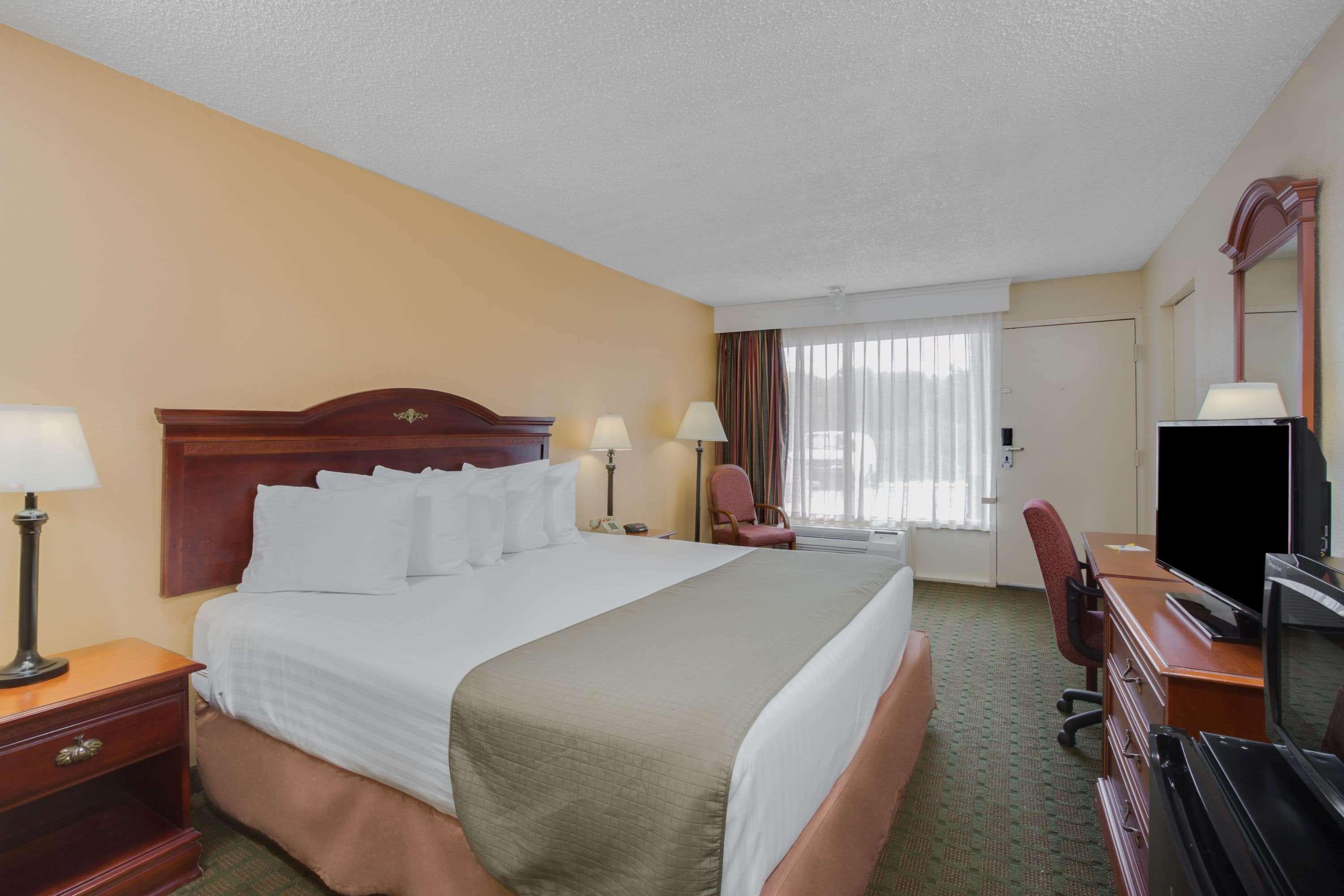 Days Inn By Wyndham Asheville West Candler Dış mekan fotoğraf