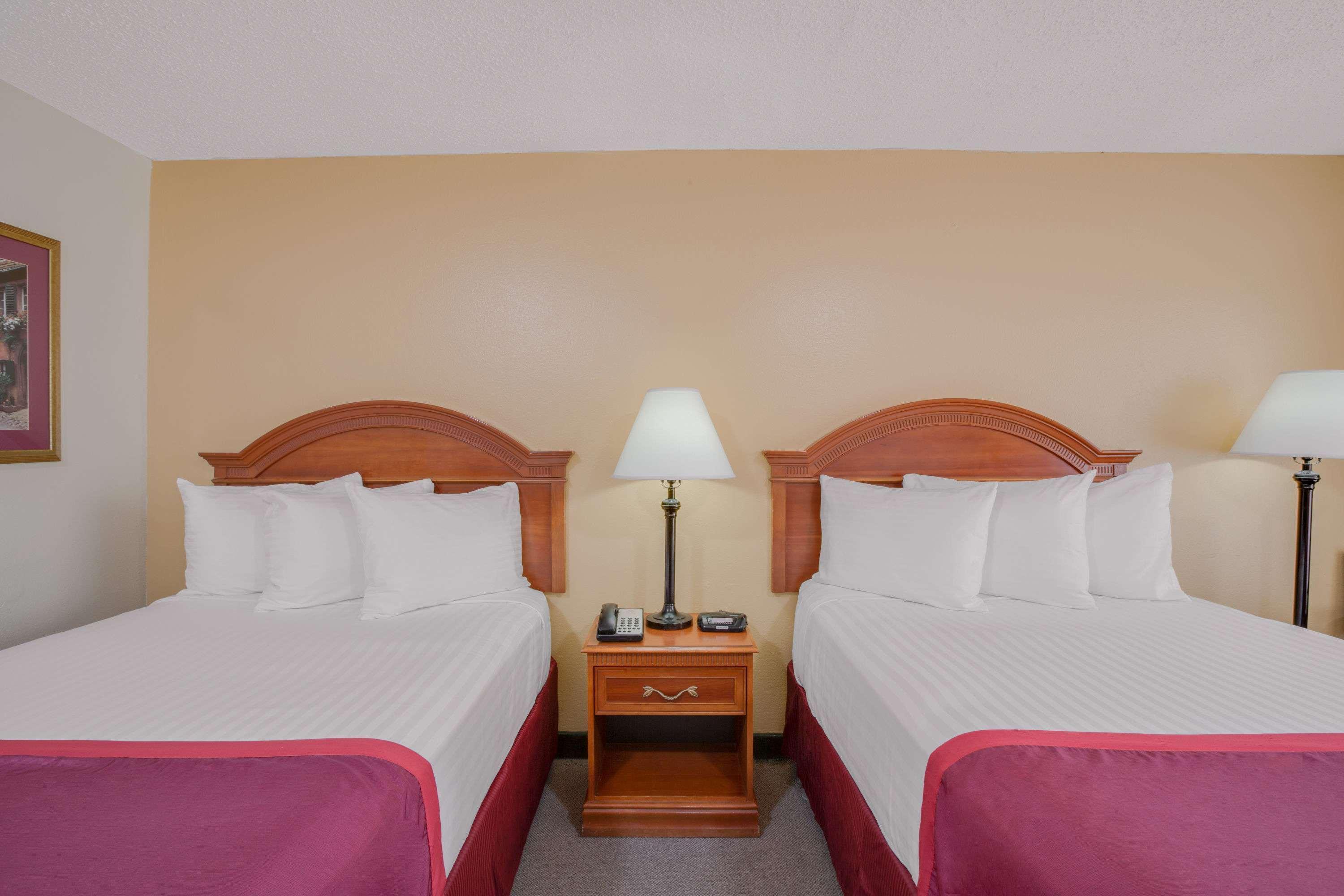 Days Inn By Wyndham Asheville West Candler Dış mekan fotoğraf