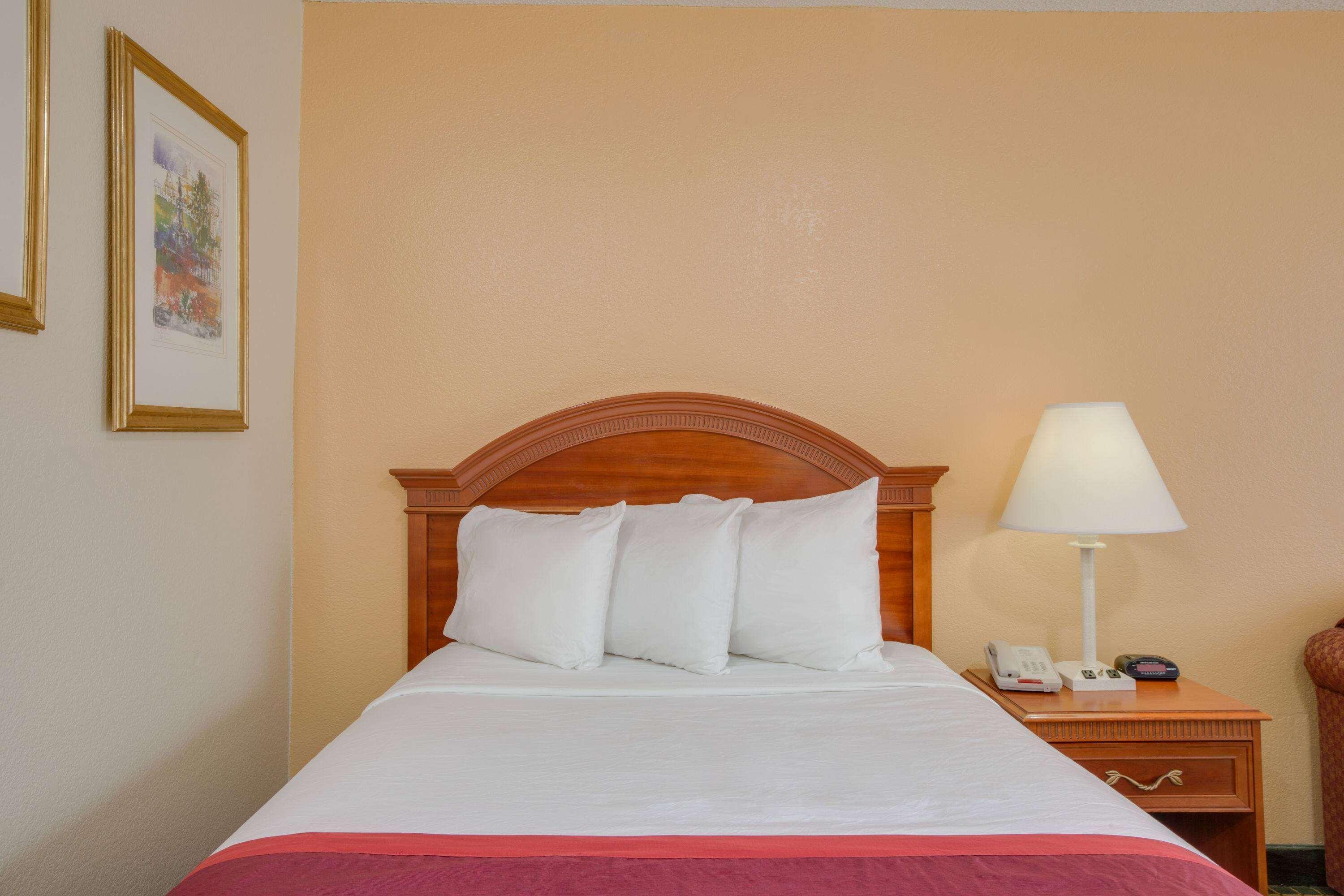Days Inn By Wyndham Asheville West Candler Dış mekan fotoğraf