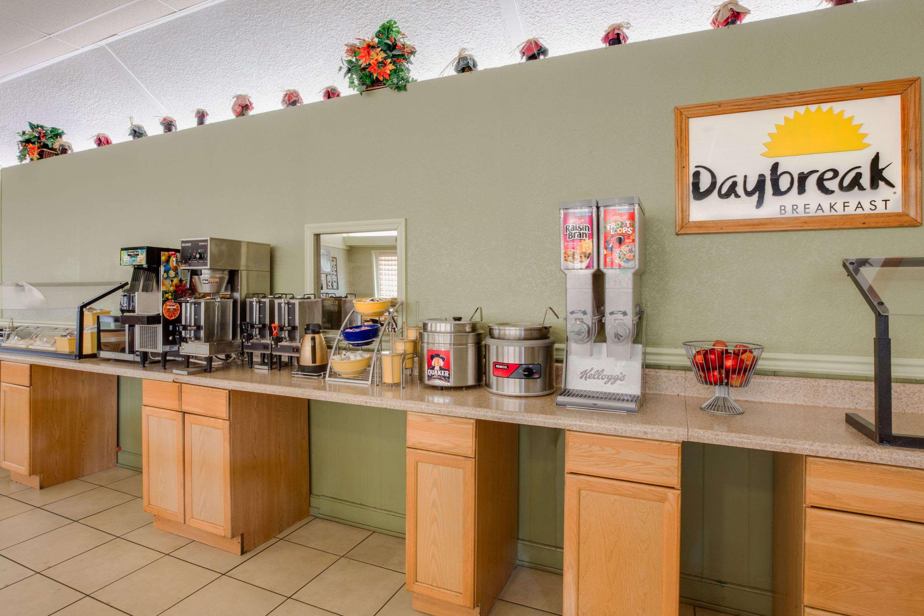 Days Inn By Wyndham Asheville West Candler Dış mekan fotoğraf