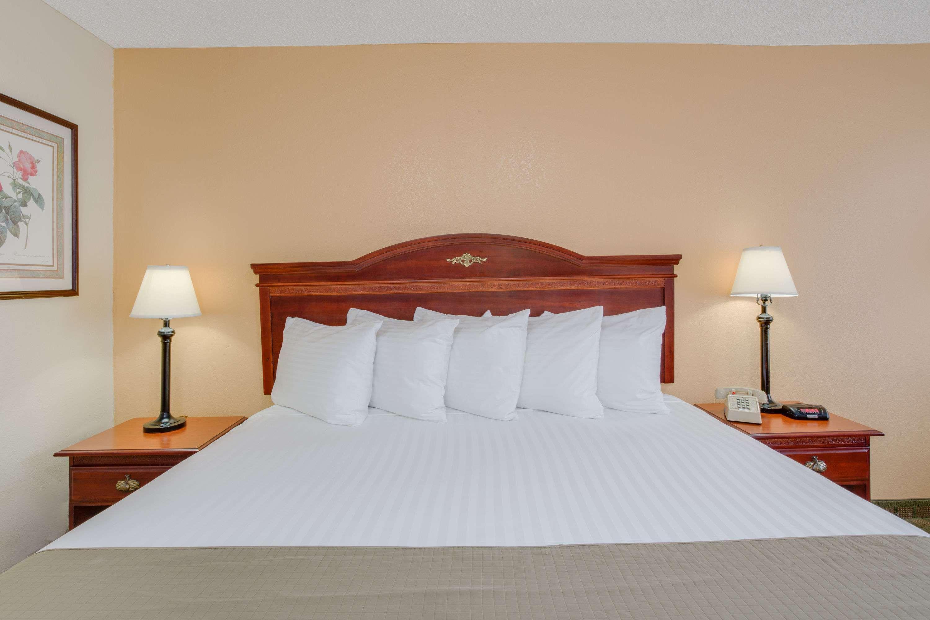 Days Inn By Wyndham Asheville West Candler Dış mekan fotoğraf