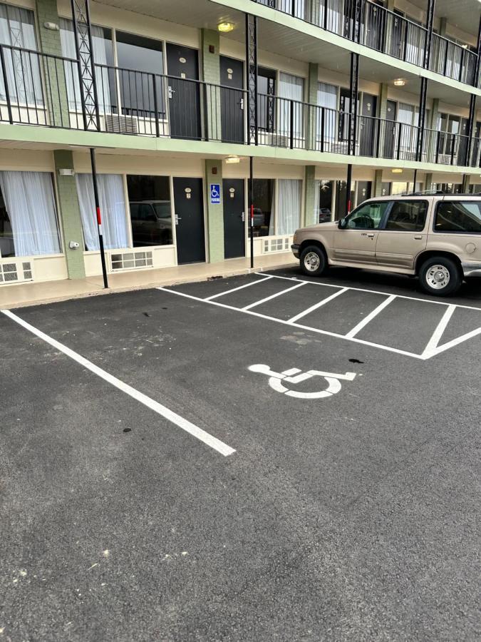 Days Inn By Wyndham Asheville West Candler Dış mekan fotoğraf