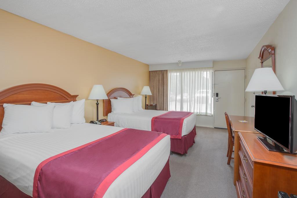 Days Inn By Wyndham Asheville West Candler Dış mekan fotoğraf